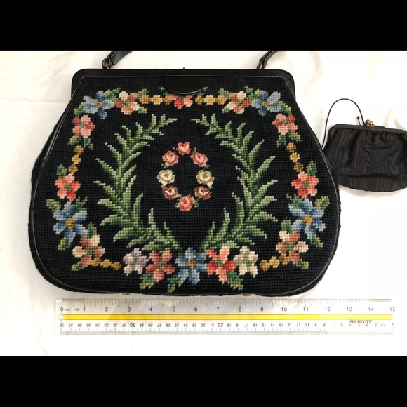 Vintage black needlepoint medium framed purse - Picture 5 of 7
